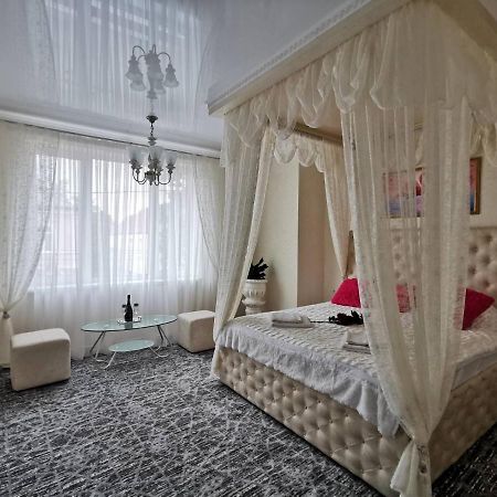 Monte-Kristo Hotel Каменец-Подольский Экстерьер фото