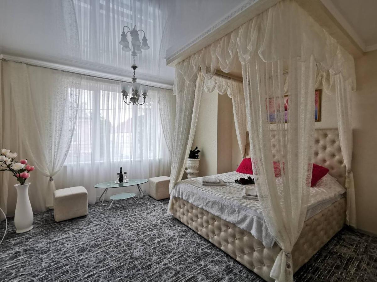 Monte-Kristo Hotel Каменец-Подольский Экстерьер фото
