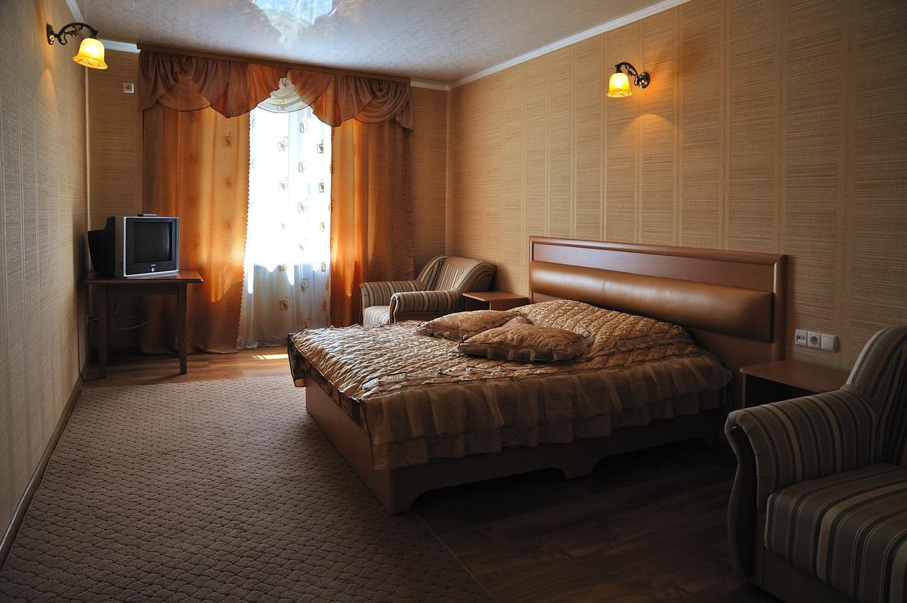 Monte-Kristo Hotel Каменец-Подольский Экстерьер фото