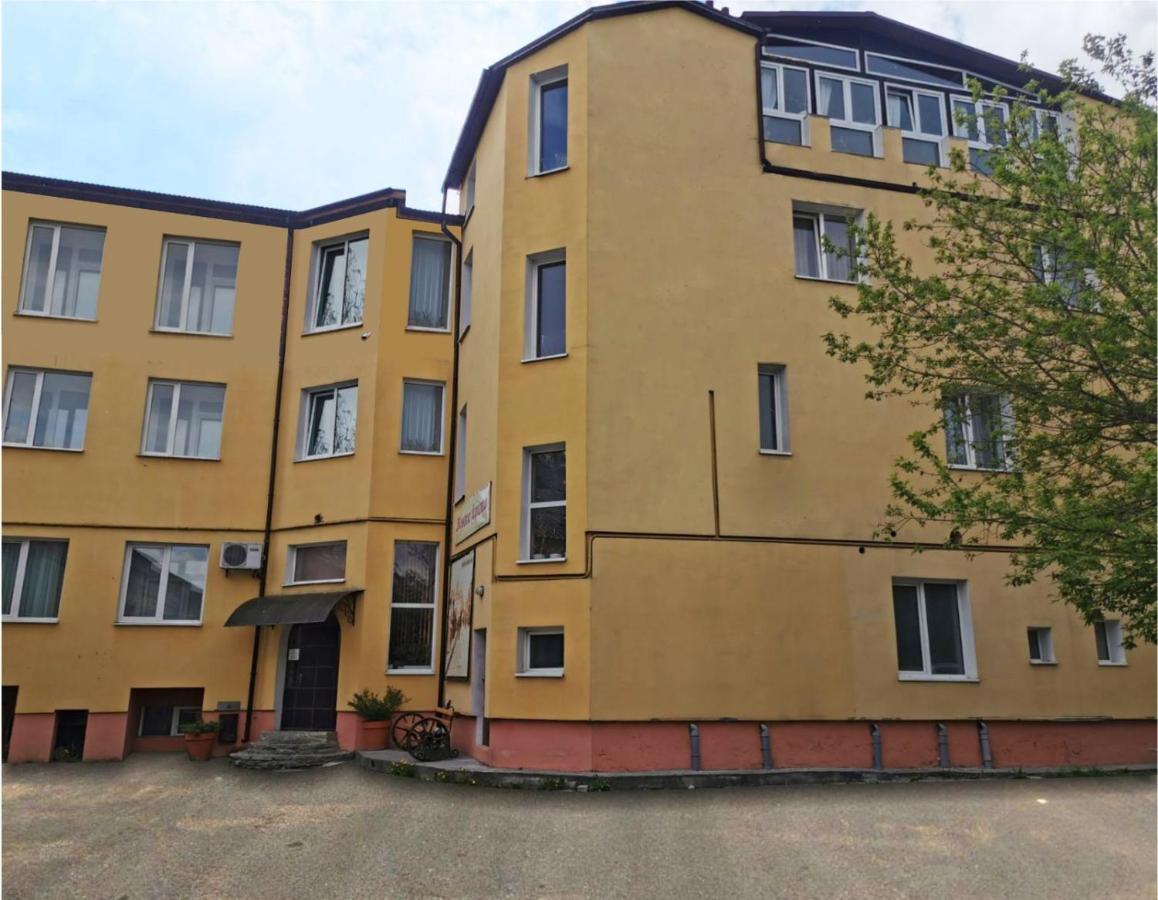 Monte-Kristo Hotel Каменец-Подольский Экстерьер фото
